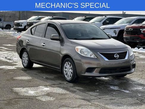 Used 2014 Nissan Versa SV image 6