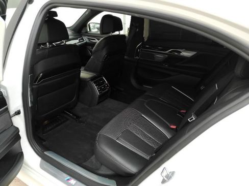 Used 2019 BMW 750i w/ Executive Package RWD image 21