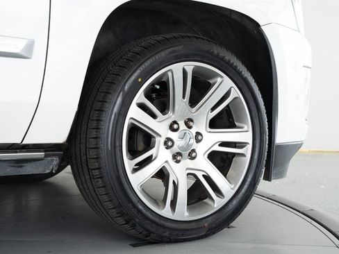 Used 2020 Cadillac Escalade ESV Premium Luxury image 10