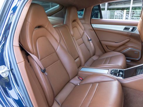 Used 2022 Porsche Panamera GTS image 54