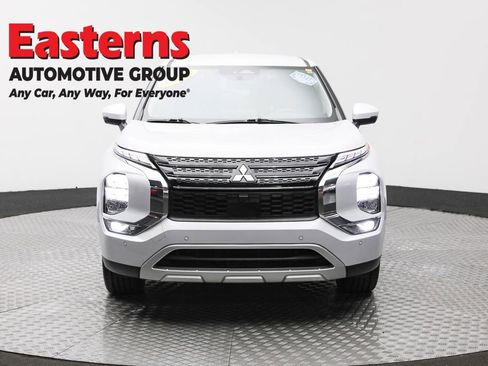 Used 2024 Mitsubishi Outlander SE image 2