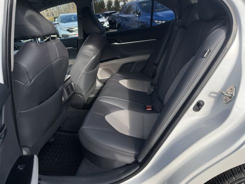Used 2020 Toyota Camry XLE image 28
