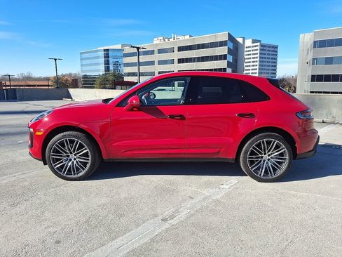 Used 2025 Porsche Macan image 11