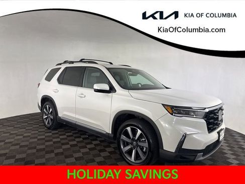 Used 2025 Honda Pilot Touring image 1