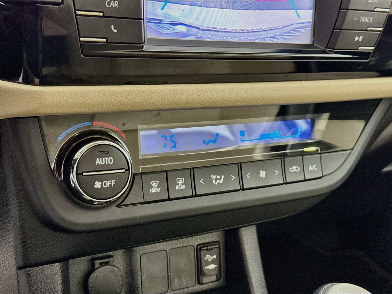 Used 2014 Toyota Corolla LE FWD image 11