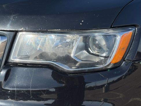 Used 2017 Jeep Grand Cherokee Limited image 12