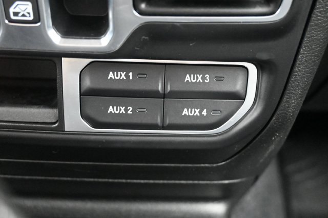 Used 2020 Jeep Wrangler Unlimited Sahara AWD/4WD image 23