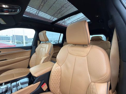 Used 2025 Jeep Grand Cherokee L Summit AWD/4WD image 17