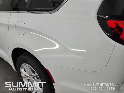 New 2027 Chrysler Pacifica Select AWD/4WD image 30
