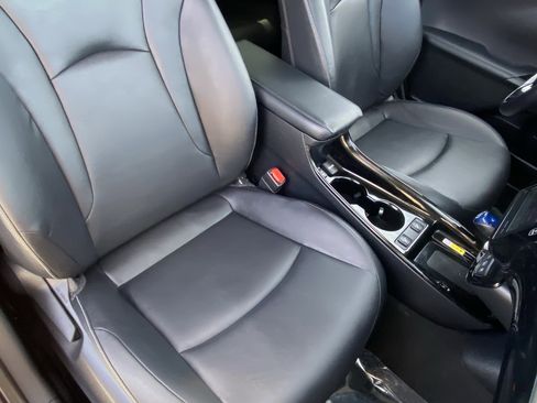 Used 2022 Toyota Prius Prime XLE image 11