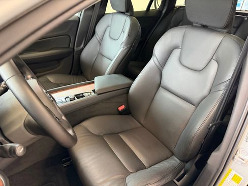 Certified 2025 Volvo V60 B5 Cross Country Plus AWD/4WD image 17