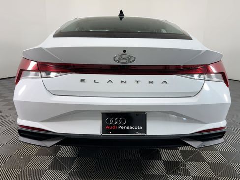 Used 2021 Hyundai Elantra SEL w/ Convenience Package image 10