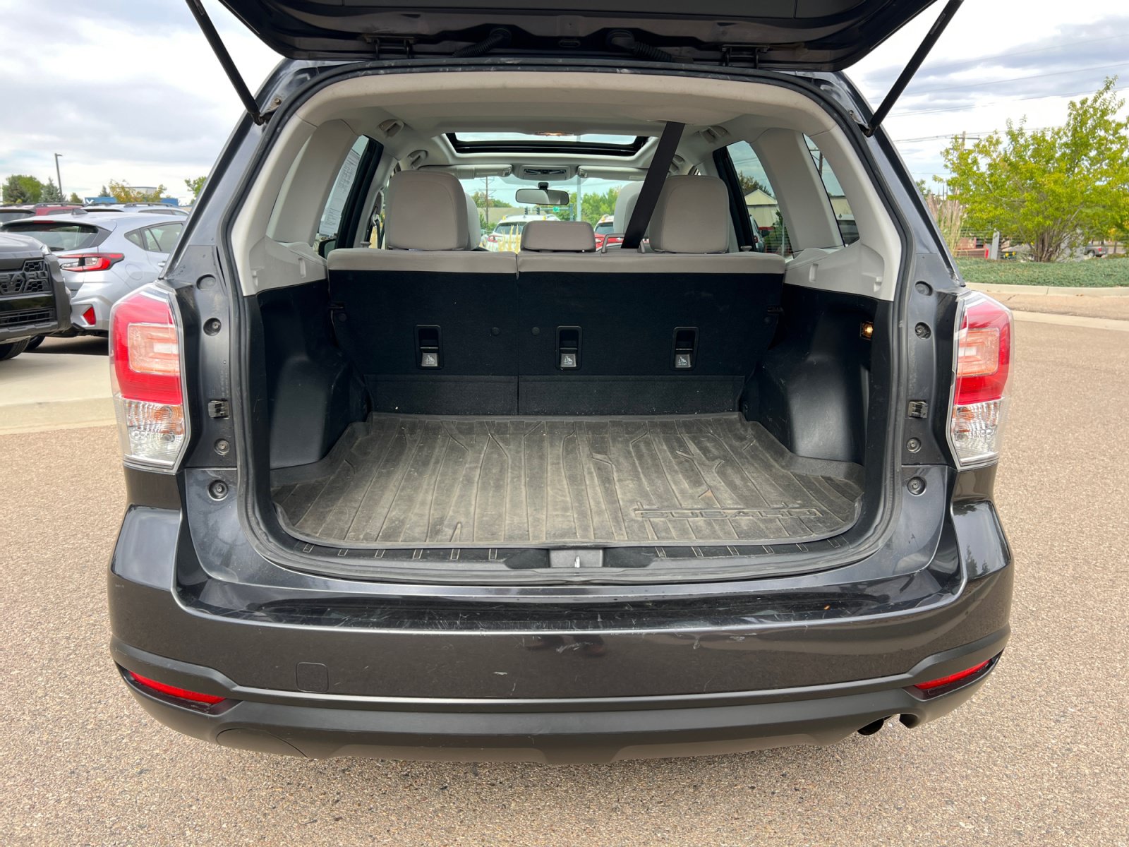 Used 2017 Subaru Forester 2.5i Premium w/ All-Weather Package AWD/4WD image 32