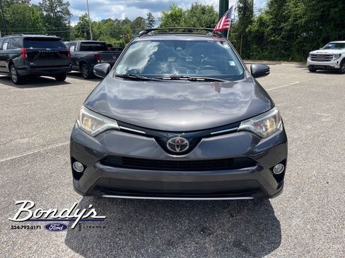 Used 2018 Toyota RAV4 XLE FWD image 2