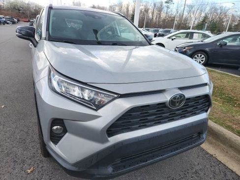 Used 2021 Toyota RAV4 XLE w/ Convenience Package image 4