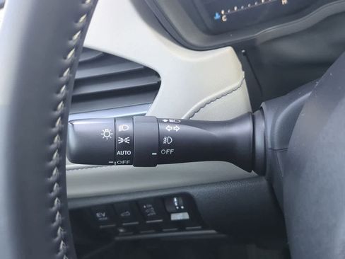Used 2025 Subaru Forester Limited AWD/4WD image 27