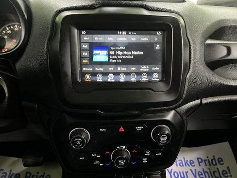 Used 2019 Jeep Renegade Latitude FWD image 21