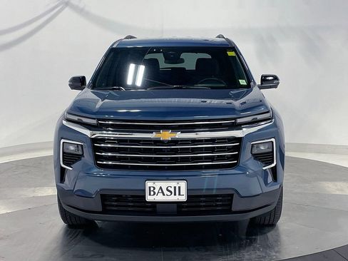 Used 2025 Chevrolet Traverse LT w/ Driver Confidence Package AWD/4WD image 9