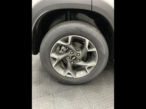 New 2026 Chevrolet Trax LT w/ Sunroof Package FWD image 38