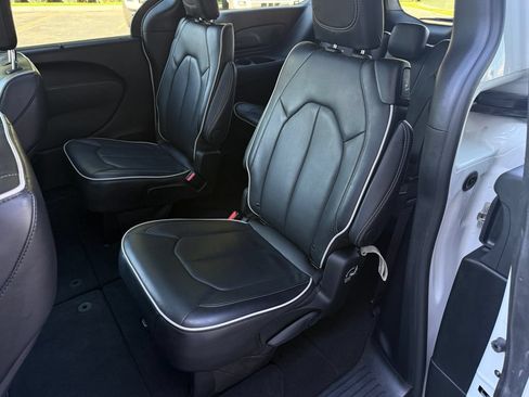 Used 2026 Chrysler Pacifica Limited w/ S Appearance Package FWD image 33