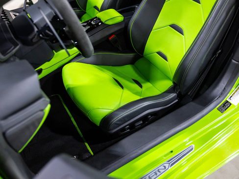 Used 2023 Lamborghini Huracan EVO AWD/4WD image 39