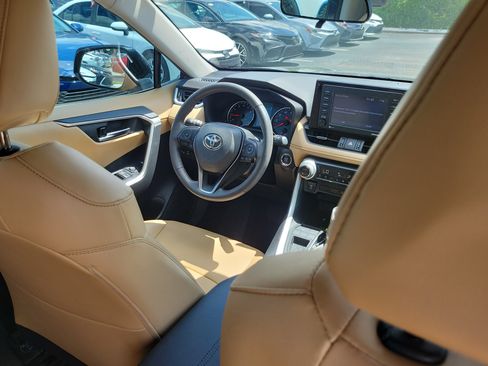 Used 2022 Toyota RAV4 XLE Premium FWD image 14