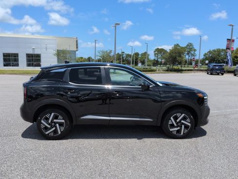 Used 2025 Nissan Kicks SV FWD image 4