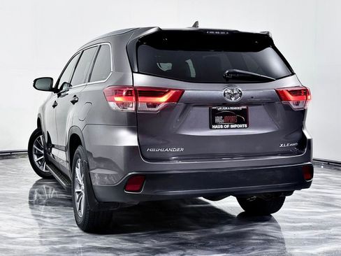 Used 2019 Toyota Highlander XLE AWD/4WD image 9