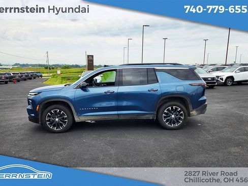 Used 2026 Chevrolet Traverse LT w/ Sun and Wheel Package AWD/4WD image 4