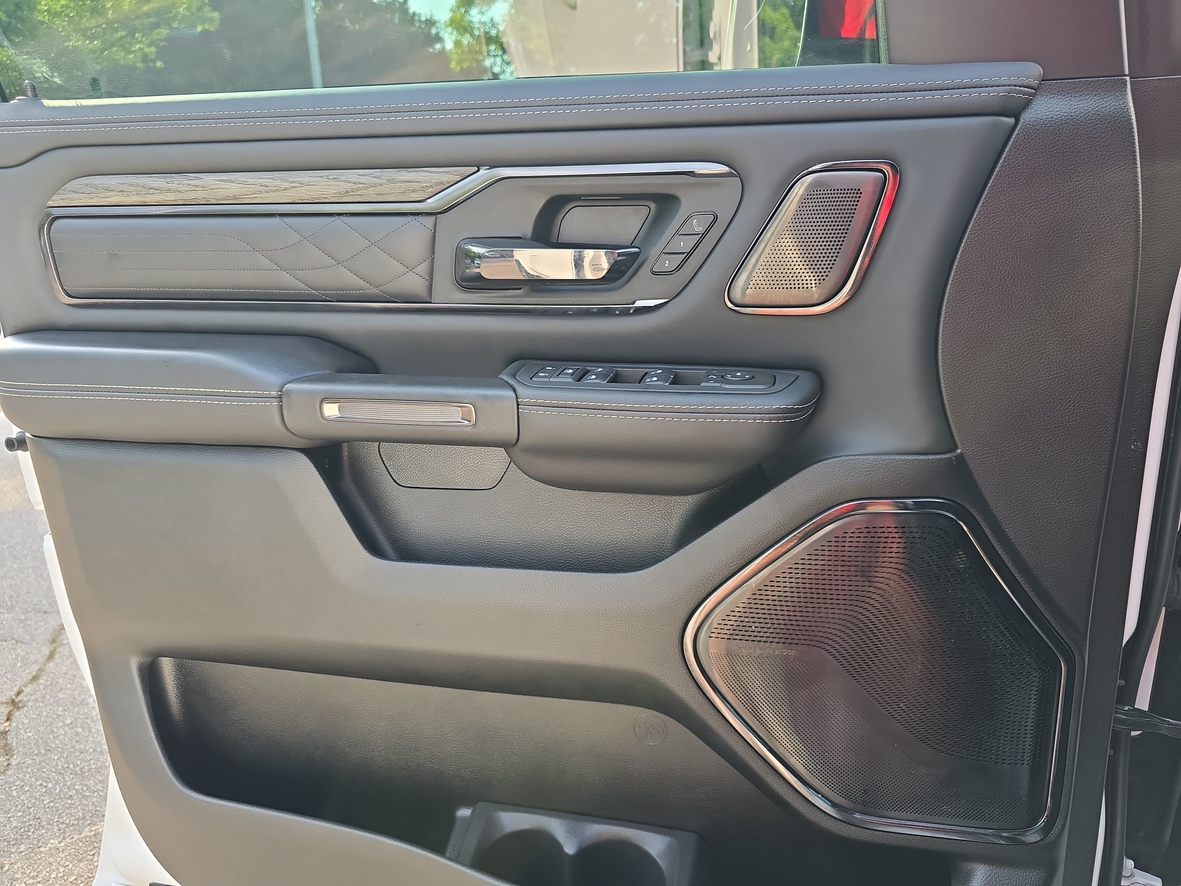 Used 2025 RAM 1500 Limited AWD/4WD image 26