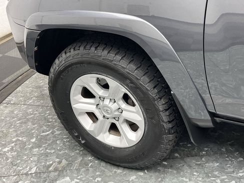 Used 2018 Toyota 4Runner SR5 Premium AWD/4WD image 31