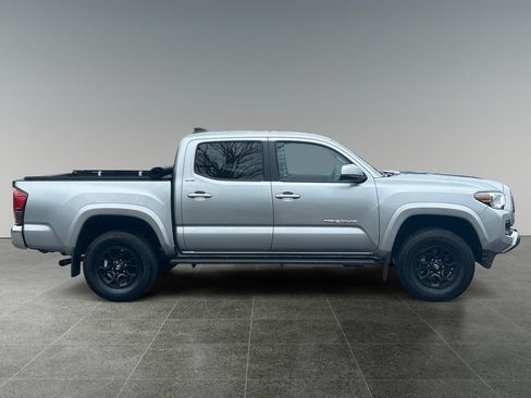 Used 2022 Toyota Tacoma SR5 AWD/4WD image 8