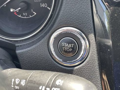 Used 2019 Nissan Rogue SL FWD image 28
