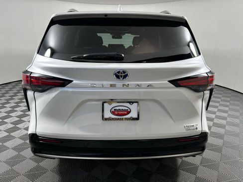 Certified 2023 Toyota Sienna Limited image 6
