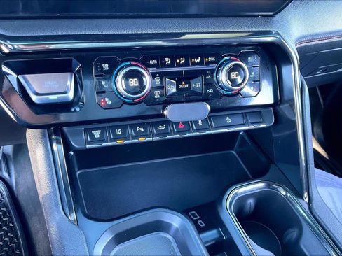 Used 2024 GMC Sierra 2500 AT4 w/ AT4 Premium Plus Package image 31