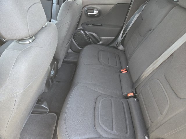 Used 2021 Jeep Renegade Latitude FWD image 28