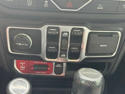 Used 2021 Jeep Gladiator Mojave AWD/4WD image 37