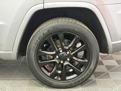 Used 2019 Jeep Grand Cherokee Altitude AWD/4WD image 35