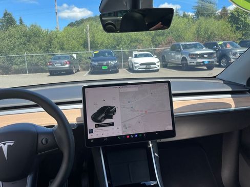 Used 2021 Tesla Model Y Long Range AWD/4WD image 18