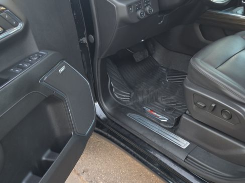 Used 2024 Chevrolet Silverado 1500 LT Trail Boss w/ LT Trail Boss Premium Package AWD/4WD image 11
