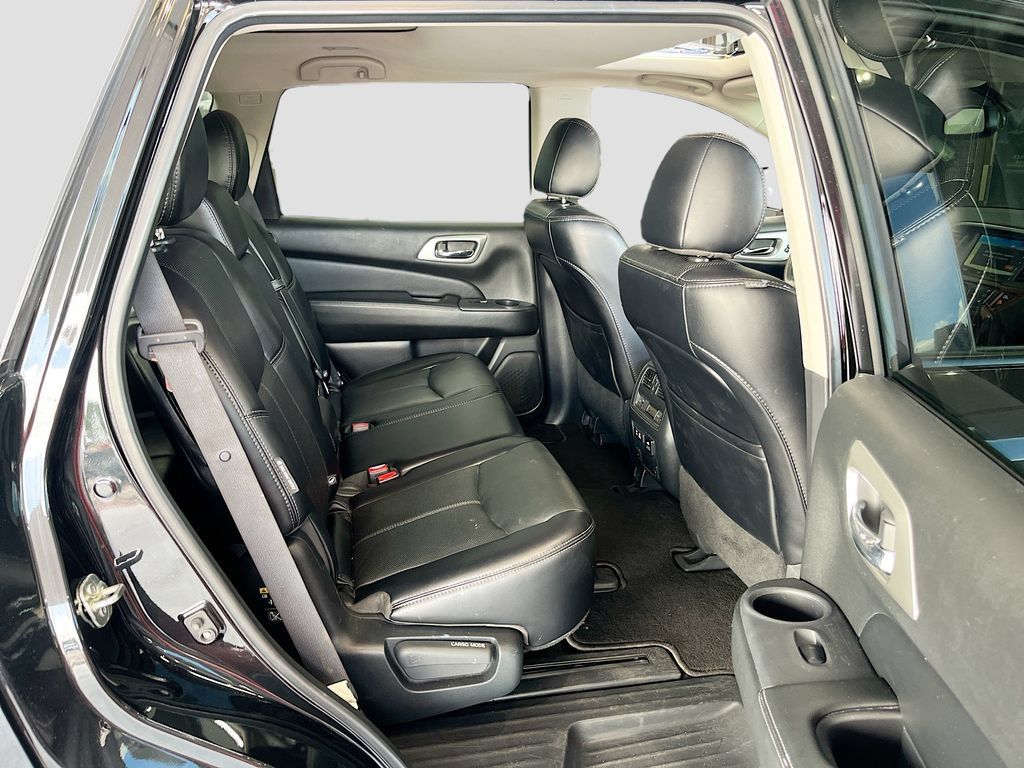 Used 2020 Nissan Pathfinder Platinum FWD image 28