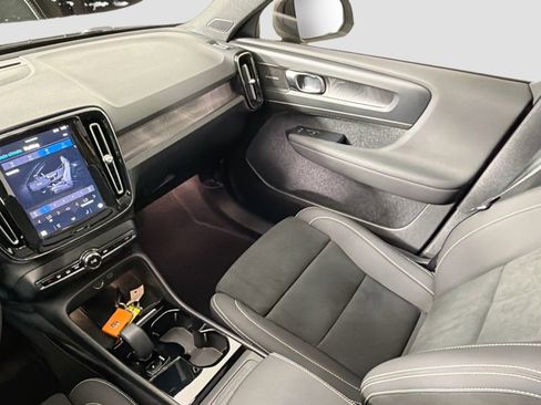 Used 2023 Volvo XC40 Recharge Ultimate image 25