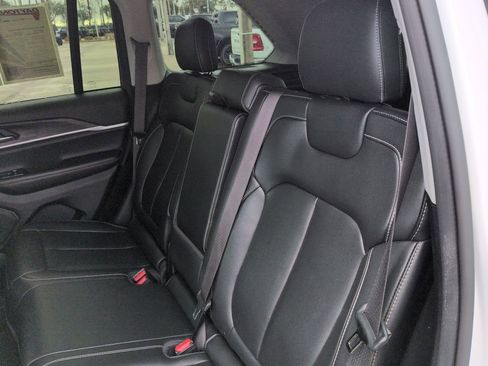 Used 2023 Jeep Grand Cherokee Limited image 13