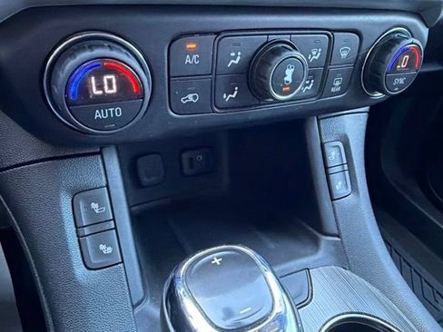 Used 2019 GMC Acadia SLT AWD/4WD image 33