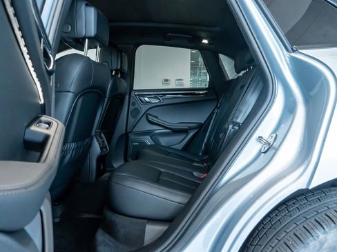 Certified 2026 Porsche Macan AWD/4WD image 25