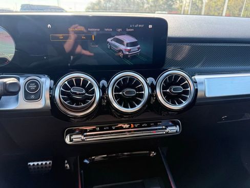Used 2023 Mercedes-Benz GLB 250 image 18