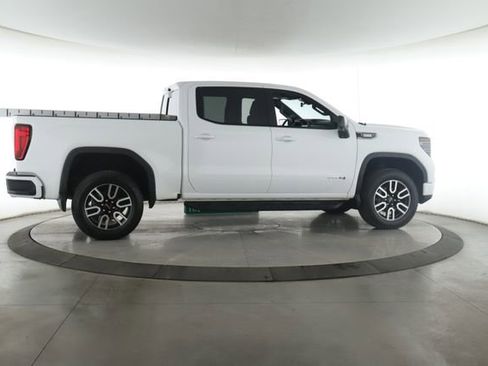 Used 2025 GMC Sierra 1500 AT4 w/ Technology Package AWD/4WD image 6