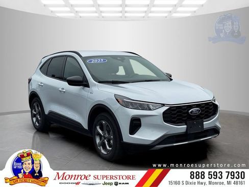 Used 2025 Ford Escape ST-Line FWD image 1