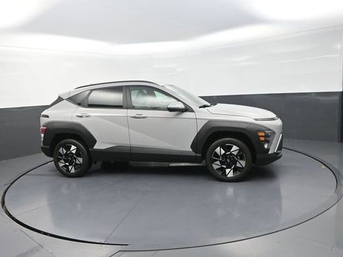 Used 2025 Hyundai Kona SEL AWD/4WD image 16
