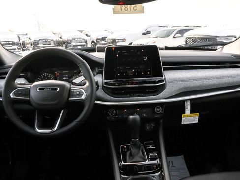 New 2026 Jeep Compass Latitude image 13